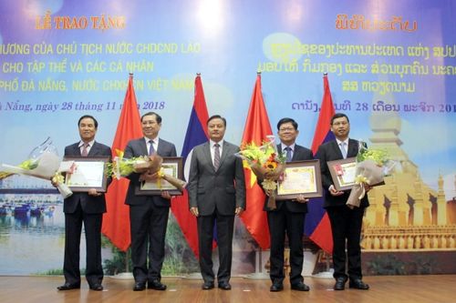 UBND TP Đà Nẵng nhận Huân chương Lao động của Chủ tịch nước CHDCND Lào
