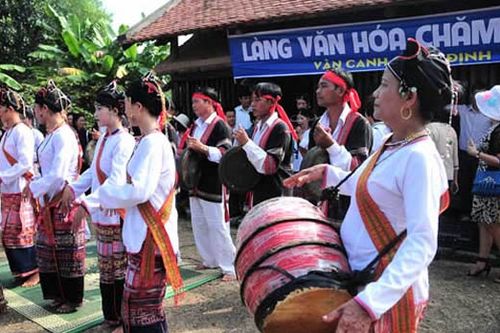 Nghệ nhân cuối cùng của nghệ thuật múa dân gian Chăm H'roi