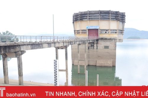 Đang đông, Cẩm Xuyên đã lo chống hạn vụ hè thu năm sau
