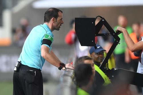 Champions League 2018/19 sẽ sử dụng VAR từ vòng 16 đội