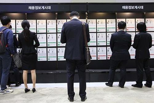 Tỷ lệ thất nghiệp cao, thanh niên Hàn Quốc mất niềm tin vào tổng thống