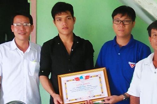 Tuyên dương gương thanh niên dũng cảm