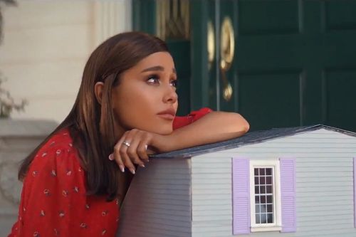 '#1 ở lại, Ariana Grande đi nhé': Có một ca khúc vừa chính thức xô đổ 'Thank U, Next'