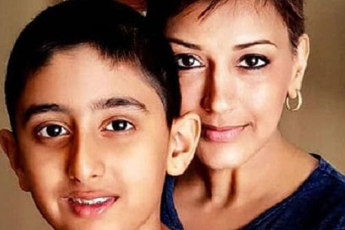 Sao Bollywood kiên cường chiến đấu với bệnh ung thư