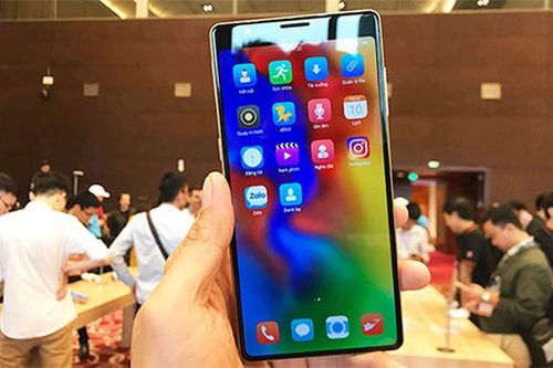 Quảng 'nổ' bất ngờ lên kế hoạch sản xuất Bphone 4