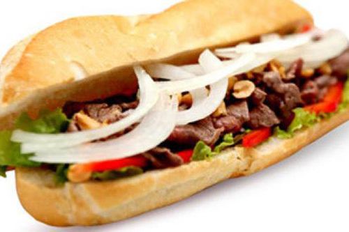Người dân BMT bàng hoàng với nguyên nhân ngộ độc do ăn bánh mì 'Cô Dung'