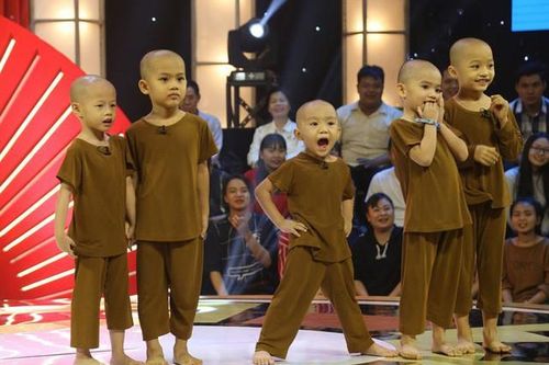 5 chú tiểu ẵm 100 triệu 'Thách thức danh hài' gây bão mạng xã hội
