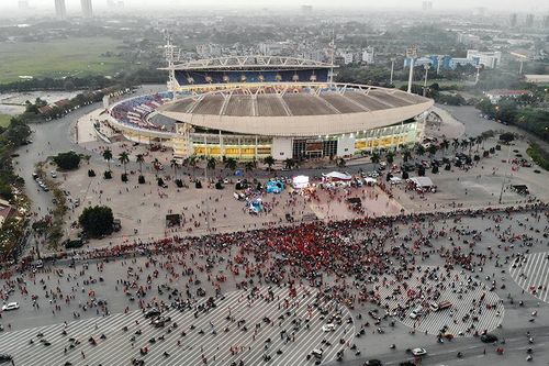 'Bay' trên sân Mỹ Đình trước giờ bóng lăn trận Việt Nam vs Philippines