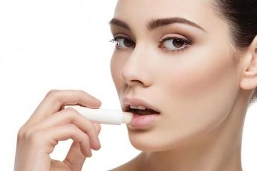 Lưu ý khi sử dụng son dưỡng môi