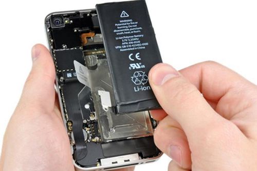Người dùng iPhone cần nhanh chóng làm điều này trước khi 2018 kết thúc!