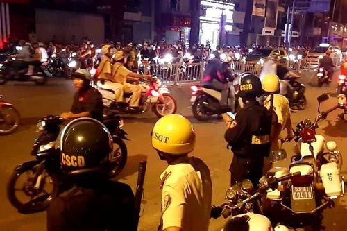 Tạm giữ hàng chục xe máy 'đi bão' mừng chiến thắng của Việt Nam