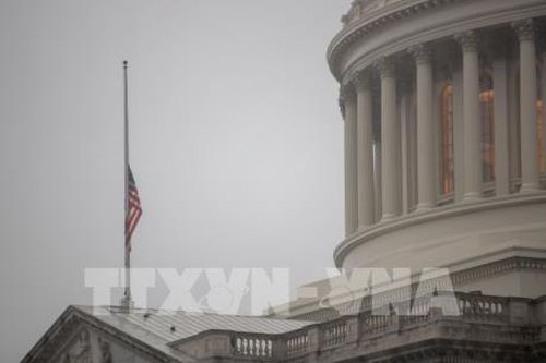 Thông qua dự luật chi tiêu ngắn hạn nhằm ngăn đóng cửa chính phủ Mỹ