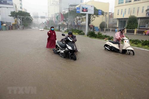 Hình ảnh Đà Nẵng chìm trong nước sau trận mưa lớn kéo dài