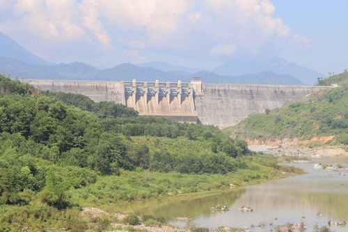 Hạ du Quảng Nam ngập sâu, thượng nguồn thiếu nước