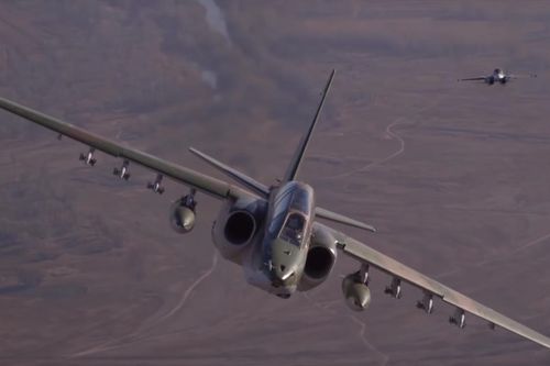 Cận cảnh chiến đấu cơ Su-25 và Su-34 Nga 'song kiếm hợp bích' phô diễn sức mạnh