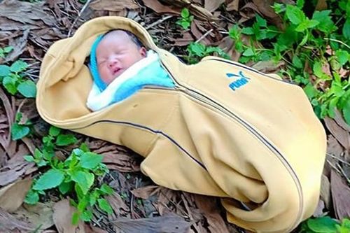 Bé sơ sinh cực dễ thương bị bỏ gần nghĩa địa