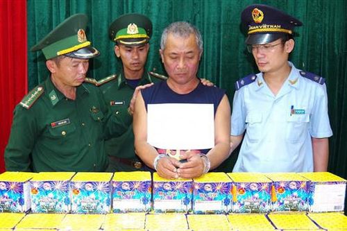 Hải quan tăng cường chống buôn lậu dịp Tết Kỷ Hợi