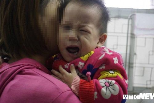 Nhiệt độ giảm sâu, nhiều trẻ không ngậm được miệng, cười méo xệch phải nhập viện