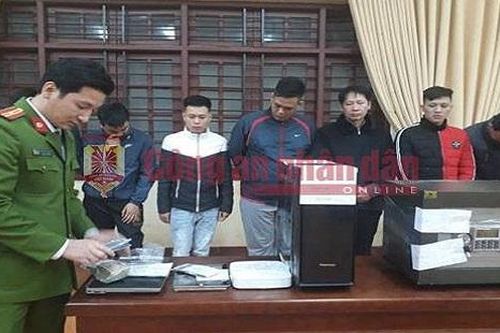 Bắt 10 người liên quan đường dây cá độ 500 tỷ qua mạng