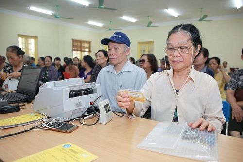 Ứng dụng CNTT trong chi trả lương hưu, trợ cấp BHXH: Sẽ mở rộng sử dụng Thẻ chi trả trên toàn quốc