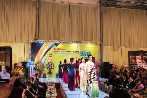 Khai mạc Hội chợ thời trang Việt Nam 2018 với chủ đề 'Lãng mạn Đông Hà Nội'