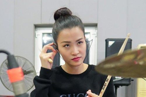 Đông Nhi tất bật tập luyện cho liveshow 40.000 khán giả