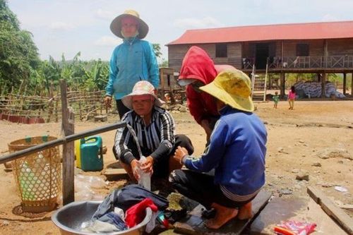 13 hộ dân trên núi Cheng Leng về định cư tại làng Hek
