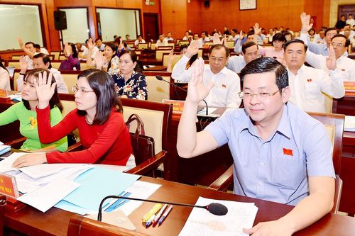 Thực hiện cơ chế, chính sách đặc thù phát triển TPHCM: Đẩy mạnh phân cấp