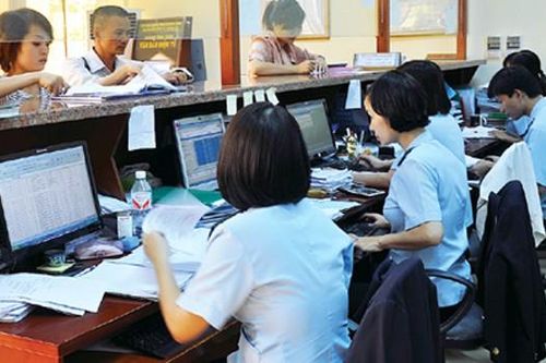 Hải quan làm việc hết tốc lực để phục vụ doanh nghiệp trong những ngày cuối năm