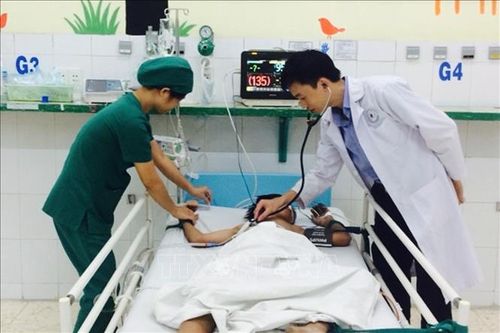 Đùa nghịch, bé trai 13 tuổi vỡ đại tràng do bơm hơi vào hậu môn