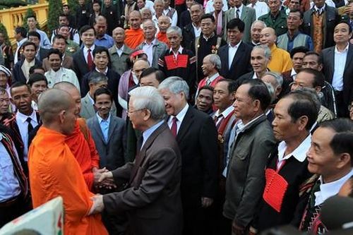 Tổng Bí thư, Chủ tịch nước biểu dương 163 'Điểm tựa của bản làng'