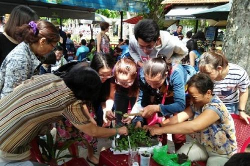 'Phiên chợ không đồng' giữa lòng thành phố