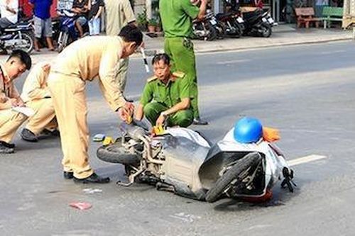 Bé trai 13 tuổi tử vong sau cú va chạm với xe tải trên quốc lộ 91