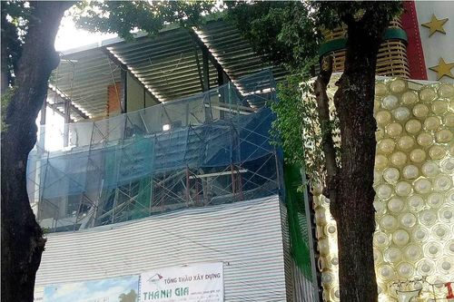 Sập giàn giáo công trình ở Sài Gòn, 3 người thương vong