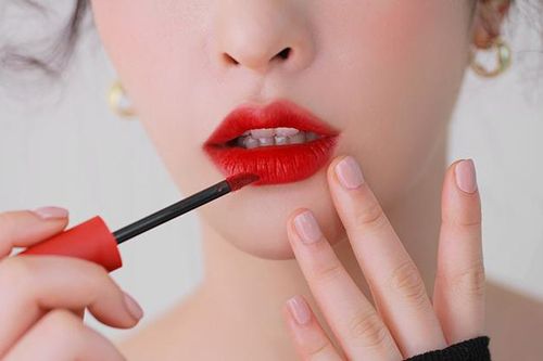 4 bí kíp make up mùa Giáng Sinh để khiến chàng ngơ ngẩn quên lối về