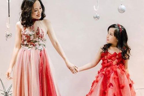BTV Hoài Anh chia sẻ ảnh đón Giáng sinh cùng con gái