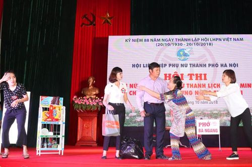 Phụ nữ Tràng An ứng xử đẹp