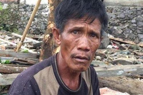 Người đàn ông Indonesia đau đớn chọn cứu vợ hay cứu mẹ trong trận sóng thần kinh hoàng