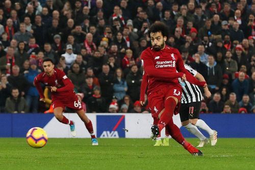 Liverpool thắng Newcastle 4-0, Man City thua ngược Leicester 1-2