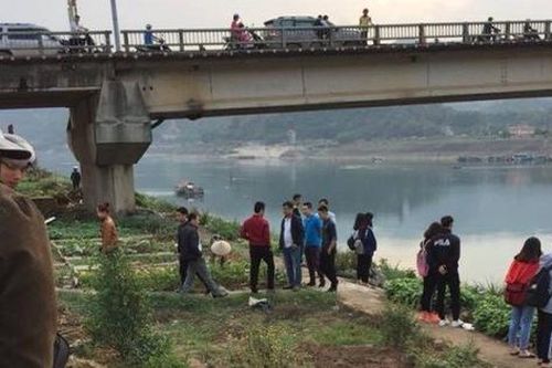 Bỏ lại thư tuyệt mệnh, người phụ nữ trẻ nhảy cầu tự vẫn