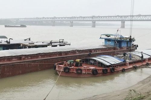 Liên tiếp phát hiện 'cát tặc' trên sông Hồng