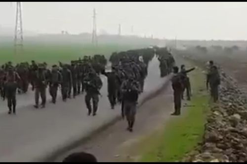 Cận cảnh quân đội Syria và quân cảnh Nga ở ngoại ô thành phố Manbij