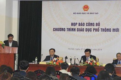 Chương trình giáo dục phổ thông mới giúp học sinh… giảm tải?