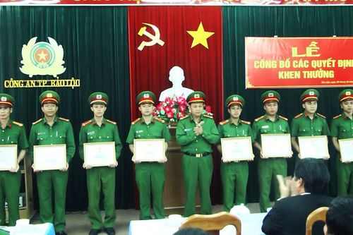 Khen thưởng nhiều tập thể, cá nhân lập công xuất sắc