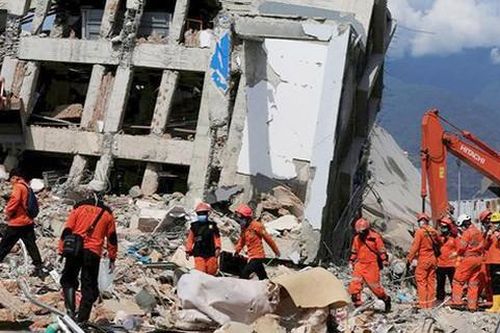 Động đất 6,1 Richter làm rung chuyển miền Đông Indonesia