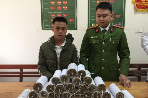 Bắt thanh niên quê Đắk Lắk tự cuốn pháo nổ đem ra Nghệ An bán