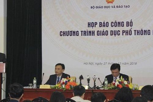 Chương trình giáo dục phổ thông mới: Thực sự giảm tải hay 'bình mới rượu cũ'?