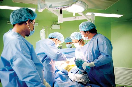 Bệnh viện quận, huyện: Hết thời 'kính chuyển'