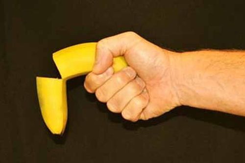 Người đàn ông bị 'gãy súng' khi quan hệ tư thế lạ