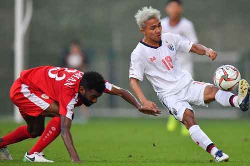 'Messi Thái' khoe tóc mới kiểu Văn Toàn, tuyển Thái Lan thua trắng đội bóng Tây Á